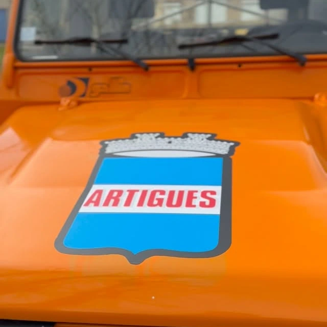 Autocollant Artigues sur véhicule